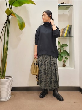 「URTECH」｜「アイテム（スウェット）」を使った、emiinamiiさん（レディース・164cm）の秋コーディネート