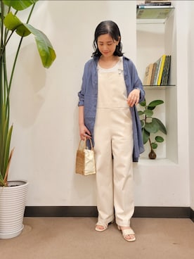 「ホワイトデニム」｜「アイテム（オールインワン・サロペット）」を使った、emiinamiiさん（レディース・164cm）の春コーディネート