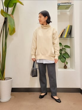 「リブニット」｜「アイテム（スウェット）」を使った、emiinamiiさん（レディース・164cm）の冬コーディネート