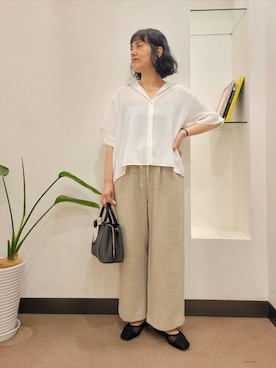 「URBAN RESEARCH DOORS（アーバンリサーチドアーズ）のタックスリーブシャツ（シャツ/ブラウス、ホワイト系）」を使った、浪口　絵美さん（レディース・164cm）の夏コーディネート