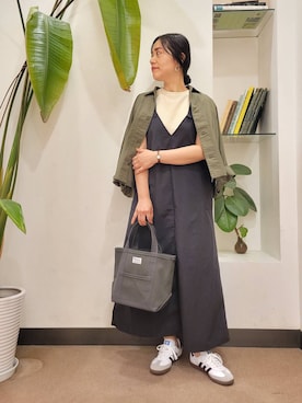 「アイテム（ミリタリージャケット）」を使った、浪口　絵美さん（レディース・164cm）の秋コーディネート