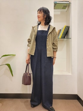 「アイテム（オールインワン・サロペット、ブルー系）」を使った、浪口　絵美さん（レディース・164cm）の秋コーディネート