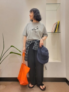「URBAN RESEARCH DOORS（アーバンリサーチドアーズ）の『別注』L.L.Bean×DOORS　GROCERY TOTE（トートバッグ、オレンジ系）」を使った、浪口　絵美さん（レディース・164cm）の夏コーディネート