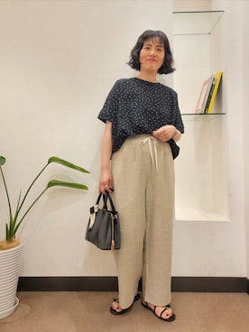 「URBAN RESEARCH DOORS（アーバンリサーチドアーズ）のライトツイーディドロストイージーパンツ（その他パンツ、ベージュ系）」を使った、浪口　絵美さん（レディース・164cm）の夏コーディネート