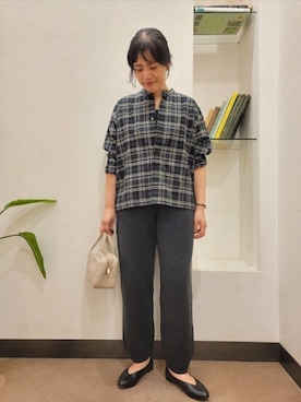 「アイテム（ボストンバッグ、グレー系）」を使った、浪口　絵美さん（レディース・164cm）の秋コーディネート