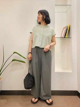 「URBAN RESEARCH DOORS（アーバンリサーチドアーズ）の『別注』BAICYCLON×DOORS　DRAW STRING BAG（Shoulderbag、ブラック系）」を使った、浪口　絵美さん（レディース・164cm）の夏コーディネート