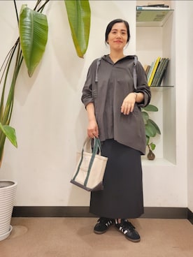 「フーディー」｜「アイテム（チュニック）」を使った、emiinamiiさん（レディース・164cm）の秋コーディネート