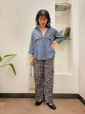 「URBAN RESEARCH DOORS（アーバンリサーチドアーズ）の『接触冷感/吸水速乾/イージーケア』フラワープリントドライタッチリラックスパンツ（その他パンツ）」を使った、浪口　絵美さん（レディース・164cm）の夏コーディネート