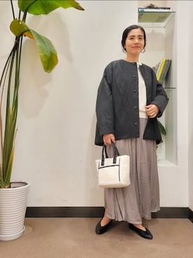 「かぐれ（カグレ）のアイテム（ノーカラージャケット）」を使った、浪口　絵美さん（レディース・164cm）の秋コーディネート