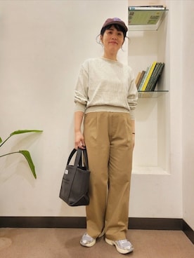 「アイテム（チノパンツ）」を使った、浪口　絵美さん（レディース・164cm）の秋コーディネート