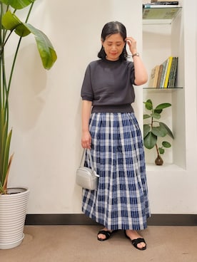 「スウェットトップス」｜「アイテム（スカート）」を使った、emiinamiiさん（レディース・164cm）の春コーディネート