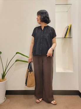 「URBAN RESEARCH DOORS（アーバンリサーチドアーズ）のコットンレース切替ブラウス（シャツ/ブラウス、ブラック系）」を使った、浪口　絵美さん（レディース・164cm）の夏コーディネート