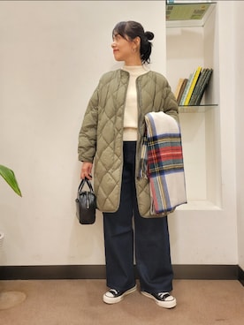 「アイテム（ストール/ショール、ホワイト系）」を使った、emiinamiiさん（レディース・164cm）の冬コーディネート