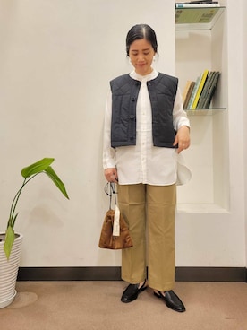 「アイテム（ダウンベスト）」を使った、浪口　絵美さん（レディース・164cm）の秋コーディネート