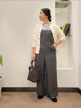 「URBAN RESEARCH DOORS WOMENS」｜「アイテム（オールインワン・サロペット）」を使った、浪口　絵美さん（レディース・164cm）の秋コーディネート