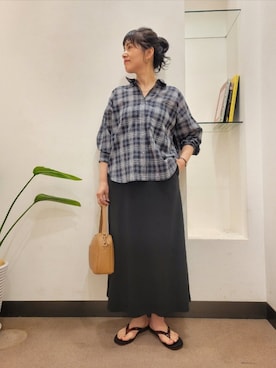 「URBAN RESEARCH DOORS（アーバンリサーチドアーズ）の2WAYスクエアショルダーバッグ（ショルダーバッグ、ベージュ系）」を使った、浪口　絵美さん（レディース・164cm）の春コーディネート