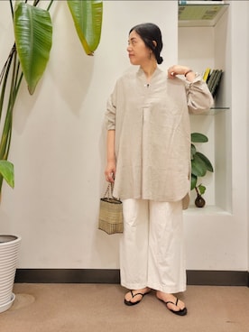 「かぐれ（カグレ）のコットン2タックワイドパンツ（その他パンツ）」を使った、浪口　絵美さん（レディース・164cm）の夏コーディネート