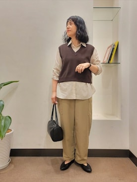 「URBAN RESEARCH DOORS（アーバンリサーチドアーズ）のダブルストラップハンドバッグ | 軽量/ショルダーバッグ/お出かけ/大人カジュアル（ハンドバッグ、ブラック系）」を使った、浪口　絵美さん（レディース・164cm）の秋コーディネート