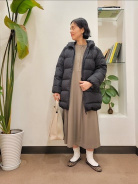 「リバーシブル」｜「アイテム（ダウンジャケット/コート）」を使った、emiinamiiさん（レディース・164cm）の冬コーディネート