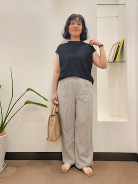 「URBAN RESEARCH DOORS（アーバンリサーチドアーズ）のリネン混イージーパンツ（その他パンツ、ベージュ系）」を使った、浪口　絵美さん（レディース・164cm）の夏コーディネート