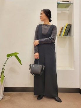「URBAN RESEARCH DOORS WOMENS」｜「アイテム（オールインワン・サロペット）」を使った、浪口　絵美さん（レディース・164cm）の秋コーディネート