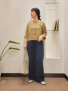 「URBAN RESEARCH DOORS（アーバンリサーチドアーズ）のノーカラーバックギャザーブラウス（シャツ/ブラウス、ベージュ系）」を使った、浪口　絵美さん（レディース・164cm）の春コーディネート