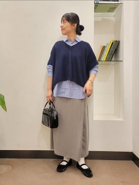 「ニットベスト」｜「アイテム（スカート、グレー系）」を使った、emiinamiiさん（レディース・164cm）の秋コーディネート