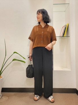 「folna（フォルナ）のFolna　LEATHER DRAWSTRING BAG（ショルダーバッグ、ブラック系）」を使った、浪口　絵美さん（レディース・164cm）の夏コーディネート
