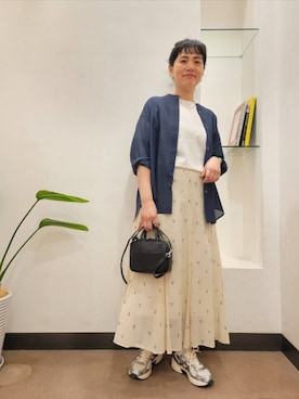 「URBAN RESEARCH DOORS(アーバンリサーチドアーズ)のアイテム(スカート)」を使った、浪口 絵美さん(レディース・164cm)の春コーディネート