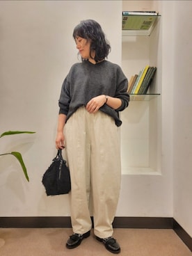 「アイテム（ローファー）」を使った、浪口　絵美さん（レディース・164cm）の秋コーディネート