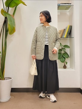 「ティアードスカート」｜「アイテム（ダウンジャケット/コート）」を使った、emiinamiiさん（レディース・164cm）の冬コーディネート