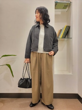 「アイテム（ブルゾン、グレー系）」を使った、浪口　絵美さん（レディース・164cm）の秋コーディネート