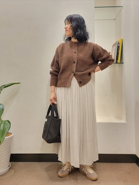 「URBAN RESEARCH DOORS(アーバンリサーチドアーズ)のアイテム(スカート)」を使った、浪口 絵美さん(レディース・164cm)の秋コーディネート