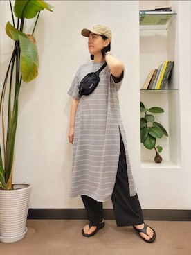 「スリット」｜「アイテム（帽子）」を使った、emiinamiiさん（レディース・164cm）の春コーディネート