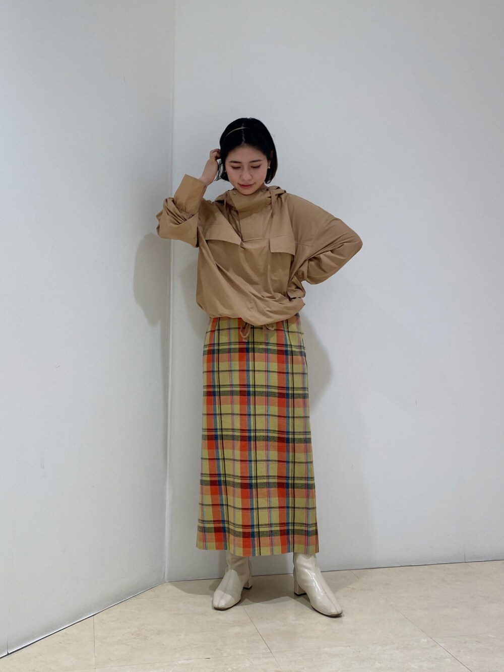 「チェック、ブーツ、カジュアル、イエロー、ショルダーバッグ、KBF、秋のコーデ、キャメル、チェックスカート、ootd、カジュアルコーデ、白ブーツ、秋冬コーデ、kbf_ootd、秋トレンド2021」｜「KBFのアノラックシャツ（シャツ/ブラウス、イエロー系）」を使った、yuyuさん（レディース・157cm）の秋コーディネートの1枚目の写真
