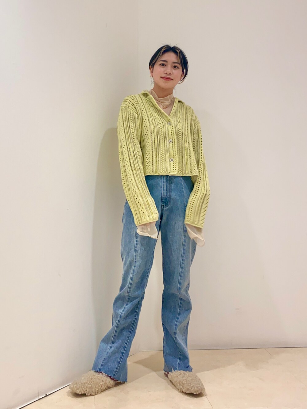 「KBF、ootd、カジュアル、デニム、バックスリット、デニムパンツ、ストレートデニム、チュール、チュールトップス、ライムグリーン、イエロー、透かし編みニット、ジャケット、春コーデ、春カラー」｜「KBFの透かし編みニットジャケット（ニット/セーター、イエロー系）」を使った、yuyuさん（レディース・157cm）の冬コーディネートの1枚目の写真