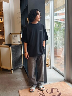 「URBAN RESEARCH DOORS（アーバンリサーチドアーズ）の『別注』Savignac×DOORS　プリントTシャツ（Tシャツ/カットソー、グレー系）」を使った、takuさん（メンズ・175cm）の夏コーディネート