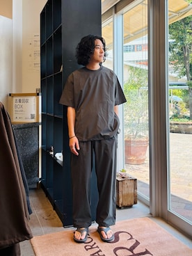 「TOHA（トハ）のリカバリーウェア布帛 半袖/ロングパンツ（ルームウェア/パジャマ、グレー系）」を使った、takuさん（メンズ・175cm）の夏コーディネート
