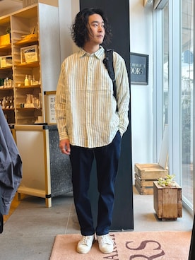 「URBAN RESEARCH DOORS（アーバンリサーチドアーズ）のFORK&SPOON　フレンチリネンロングスリーブシャツ（シャツ/ブラウス、イエロー系）」を使った、takuさん（メンズ・175cm）の春コーディネート