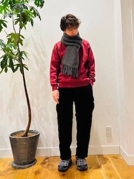 「冬の差し色コーデ」｜「アイテム（スウェット）」を使った、teeさん（メンズ・175cm）の冬コーディネート