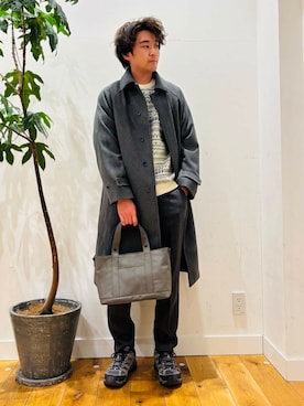 「冬の差し色コーデ」｜「アイテム（ステンカラーコート）」を使った、teeさん（メンズ・175cm）の冬コーディネート