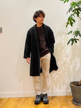 「冬の差し色コーデ」｜「アイテム（チェスターコート）」を使った、teeさん（メンズ・175cm）の冬コーディネート