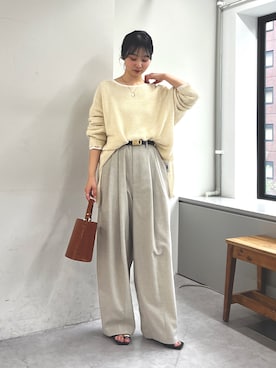 「GALLARDAGALANTE（ガリャルダガランテ）のダブルタックカーブスラックス（その他パンツ、ベージュ系）」を使った、YURIさん（レディース・155cm）の春コーディネート