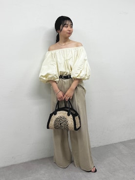 「GALLARDAGALANTE（ガリャルダガランテ）の【夏でも快適】シアーデニムパンツ（その他パンツ、ベージュ系）」を使った、YURIさん（レディース・155cm）の春コーディネート