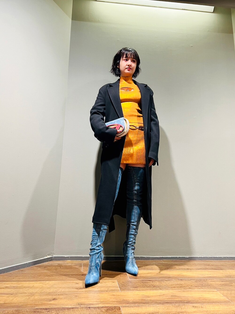 「Diesel、秋色コーデ、大人かわいい、オトナ女子、ロングコート、高身長コーデ、ニット、スカート、ブラック、秋コーデ、秋服、WEARハロウィン2022、おしゃれさんと繋がりたい、いいね、save、フォローお願いします🤑」｜「DIESELのレディース ロングコート ウール（チェスターコート、ブラック系）」を使った、iyoさん（レディース・170cm）の秋コーディネートの1枚目の写真