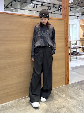 「X-girl（エックスガール）のWAIST ADJUSTABLE WIDE TUCK PANTS（スラックス）」を使った、服部 天音さん（レディース・157cm）の秋コーディネート
