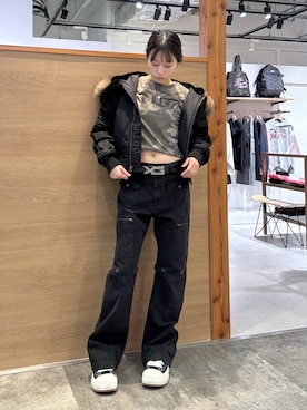 「アイテム（ナイロンジャケット）」を使った、服部 天音さん（レディース・157cm）の秋コーディネート