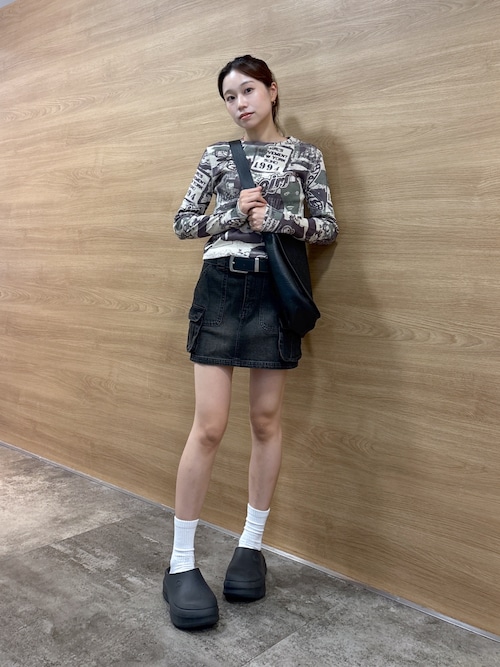 X-g i r l ピンクのストライプ Vネック 長袖Tシャツ X-girl（エックスガール）の「COLLEGE LOGO L/S BIG TEE