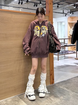 「アイテム（レッグウォーマー）」を使った、服部 天音さん（レディース・157cm）の秋コーディネート