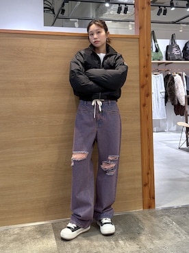 「アイテム（ナイロンジャケット）」を使った、服部 天音さん（レディース・157cm）の秋コーディネート